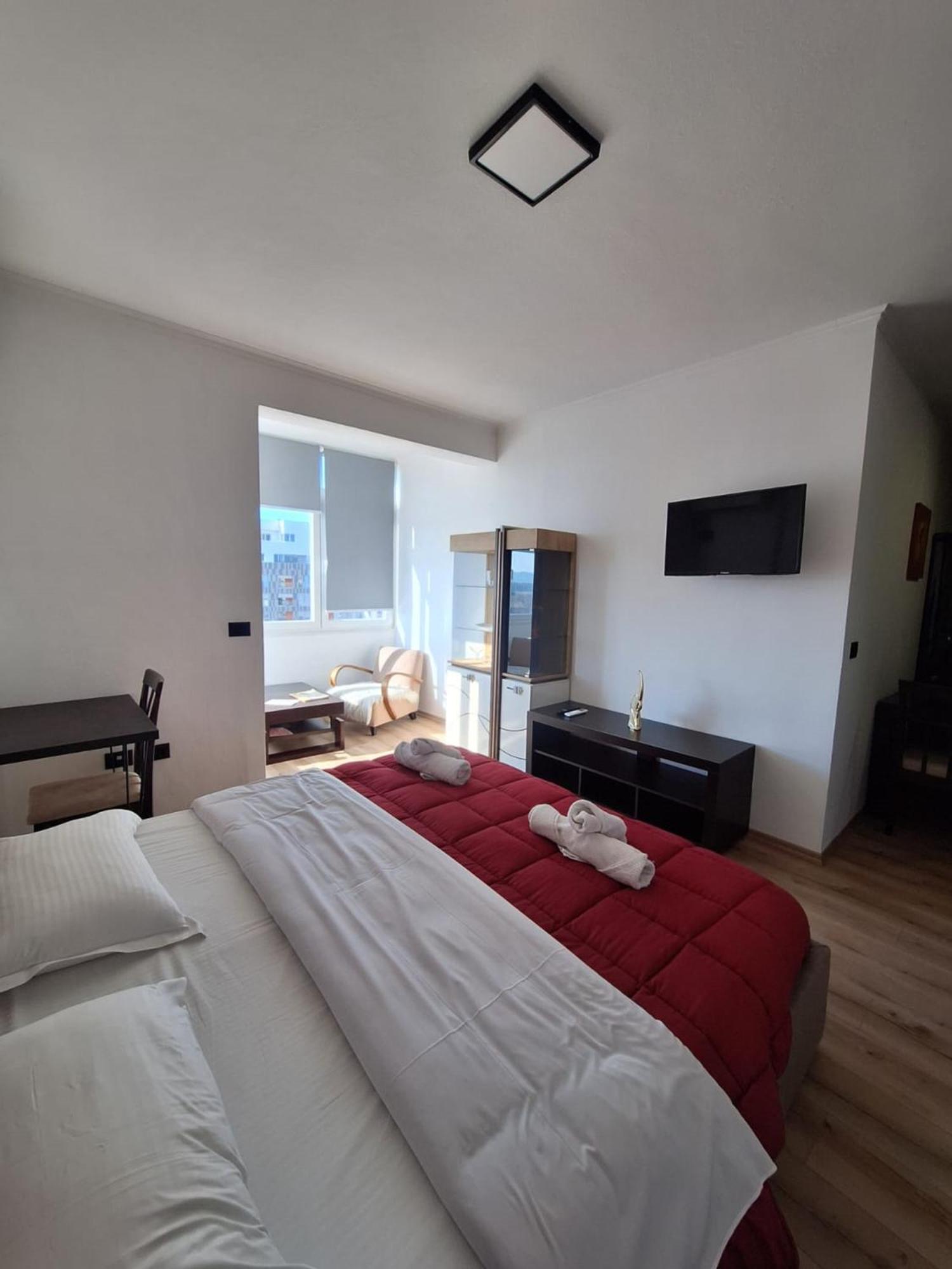 Albania Near Center Double Or Twin Bed Apartamento